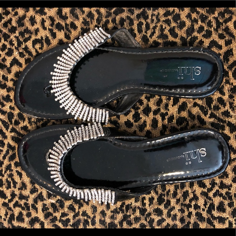 Women’s Rhinestone Flip Flops